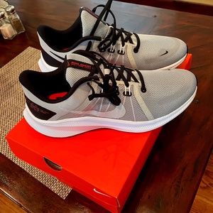 Nike Quest 4 Running Shoes Mens size 11 Gray red and black